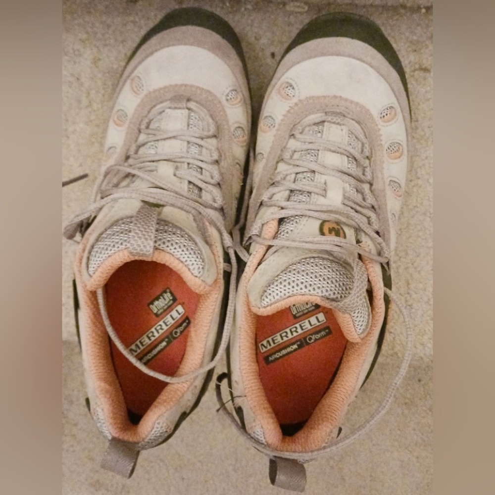 Women’s Merrell Shoes - Picture 3 of 7